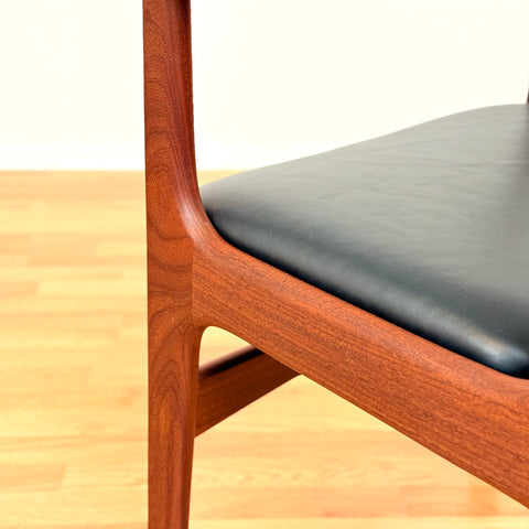 Danish set of 2 dining armchairs in walnut by Arne Vodder for Vamo Furniture Factory, model "Lene"