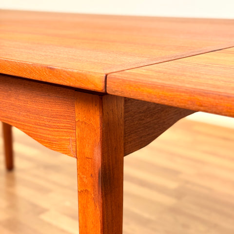 Danish dining table in teak