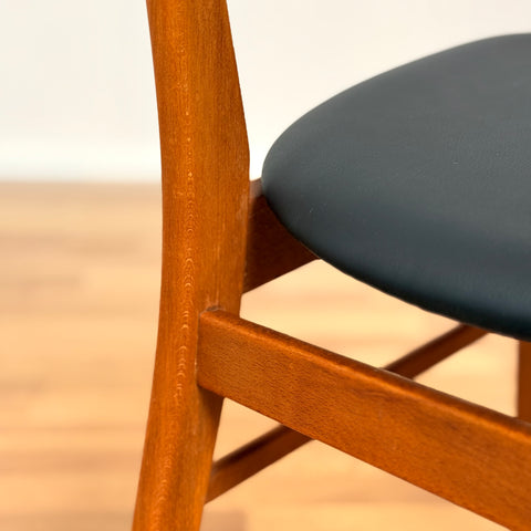 Danish set of 4 dining chairs 'model 210' in teak by Farstrup