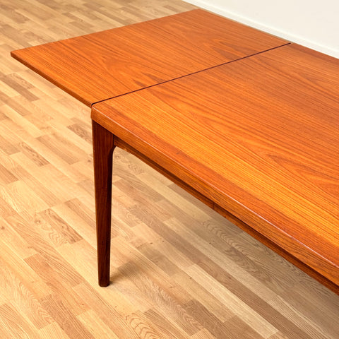 Danish dining table in teak by Vejle møbelfabrik