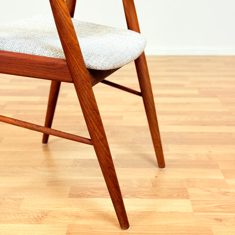 Danish armchair in walnut by Ejner Larsen & Aksel Bender Madsen