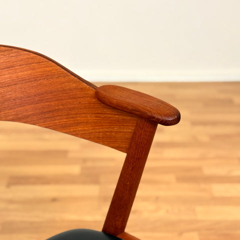 Danish dining chairs model 32 by Kai Kristiansen
