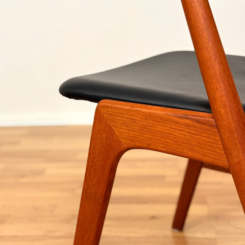 Danish dining chairs model 32 by Kai Kristiansen