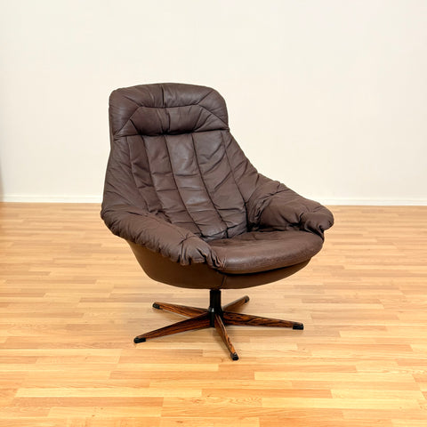 Danish armchairs in leather 'Silhouette', by H.W. Small for Bramin