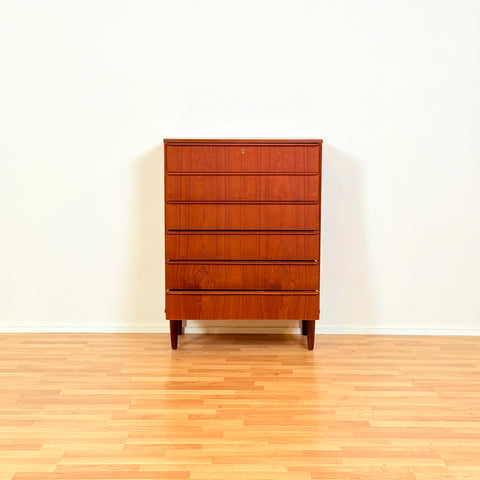 Danish chest of drawers in teak