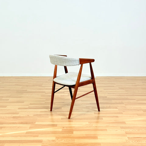 Danish armchair in walnut by Ejner Larsen & Aksel Bender Madsen