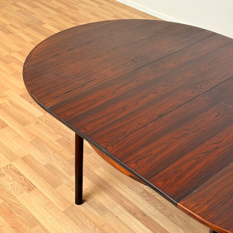 Danish round dining table in Santos rosewood with 2 ext
