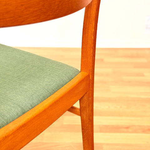 Swedish set of 6 dining chairs in oak
