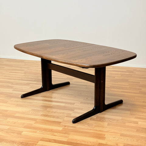 Danish oval dining table in oak by Skovby Møblefabrik