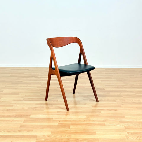 Danish set of 2+2 dining chairs in teak by Johannes Andersen