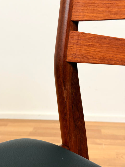 Danish set of 4 dining chairs in teak