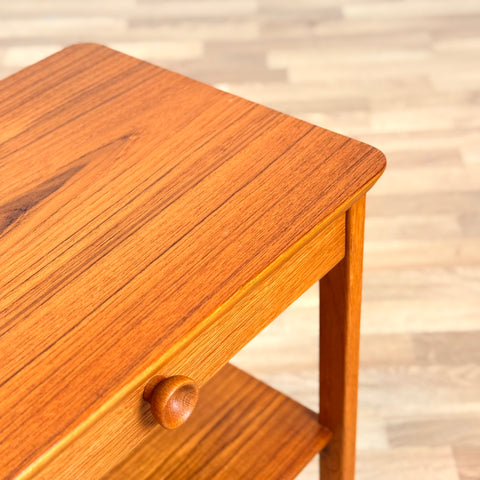 Side table in teak