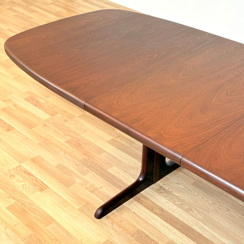 Danish oval dining table in mahogany by Skovby Møbelfabrik