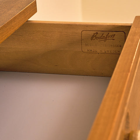Swedish bookshelf in walnut by Bertil Fridhagen for Bodafors