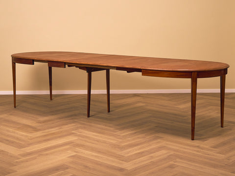 Swedish oval dining table in mahogany
