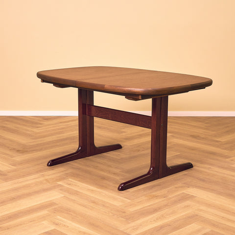 Danish oval dining table in mahogany by Skovby Møbelfabrik