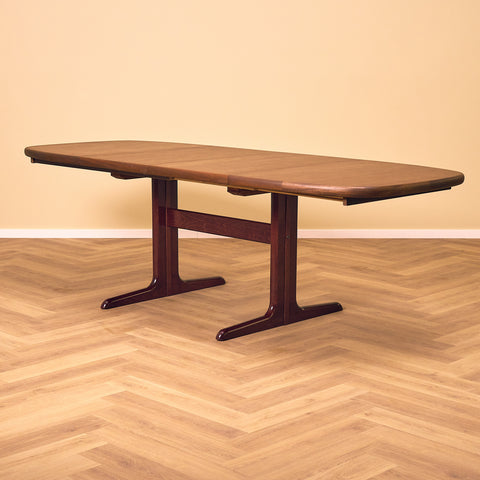 Danish oval dining table in mahogany by Skovby Møbelfabrik