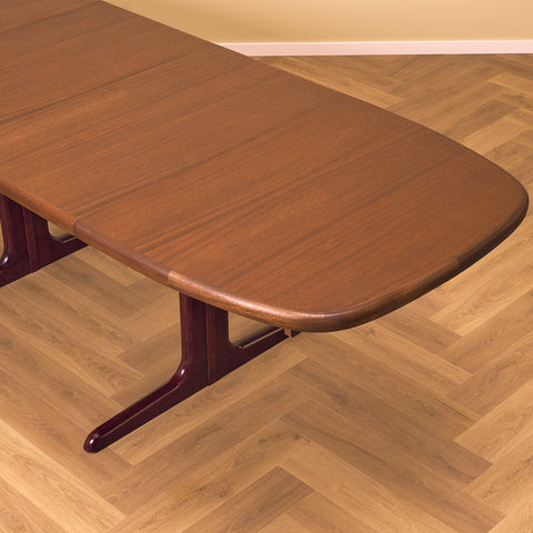 Danish oval dining table in mahogany by Skovby Møbelfabrik