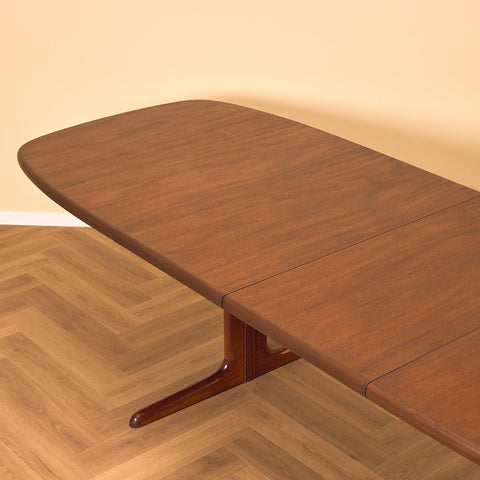 Danish oval dining table in mahogany by Skovby Møbelfabrik
