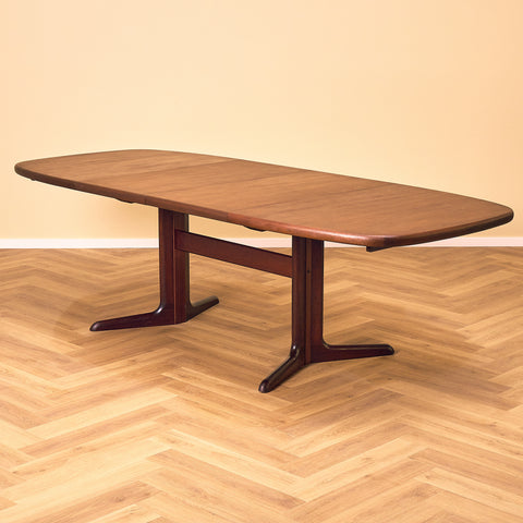Danish oval dining table in mahogany by Skovby Møbelfabrik