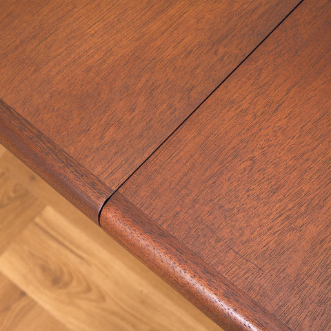 Danish oval dining table in mahogany by Skovby Møbelfabrik