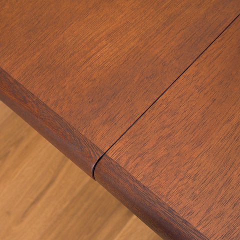 Danish oval dining table in mahogany by Skovby Møbelfabrik
