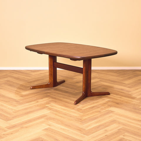 Danish oval dining table in mahogany by Skovby Møbelfabrik