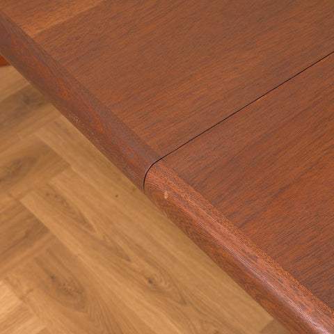 Danish oval dining table in mahogany by Skovby Møbelfabrik