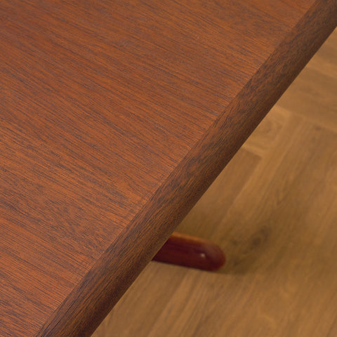 Danish oval dining table in mahogany by Skovby Møbelfabrik