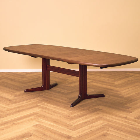 Danish oval dining table in mahogany by Skovby Møbelfabrik