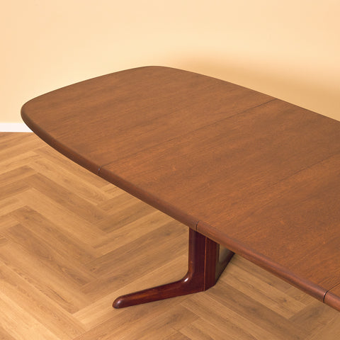 Danish oval dining table in mahogany by Skovby Møbelfabrik