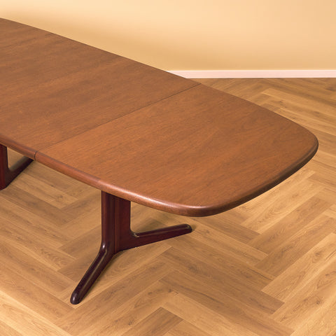 Danish oval dining table in mahogany by Skovby Møbelfabrik