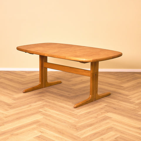 Danish oval dining table in teak by Skovby Møbelfabrik