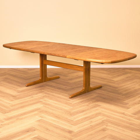 Danish oval dining table in teak by Skovby Møbelfabrik