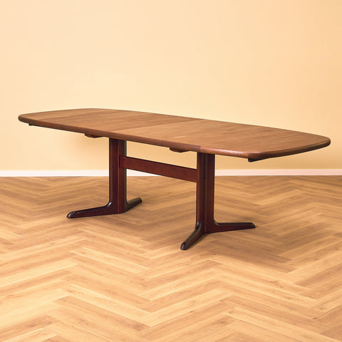 Danish oval dining table in mahogany by Skovby Møbelfabrik