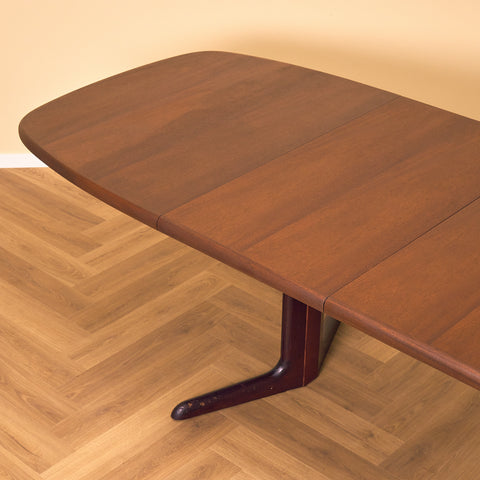 Danish oval dining table in mahogany by Skovby Møbelfabrik