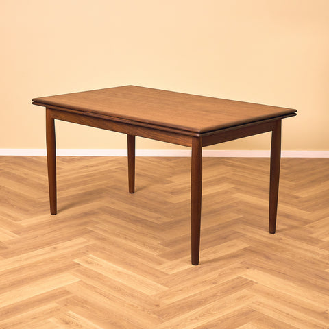 Danish dining table in teak