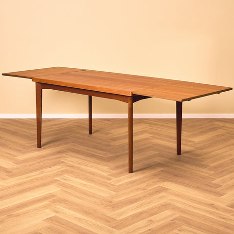 Danish rectangular dining table in teak by Henning Kjaernulf for Vejle stole og møbelfabrik