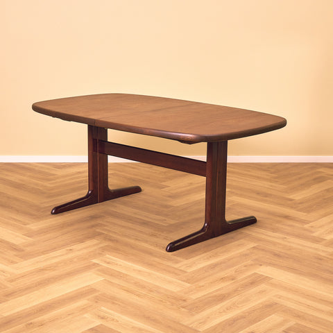 Danish oval dining table in mahogany by Skovby Møbelfabrik