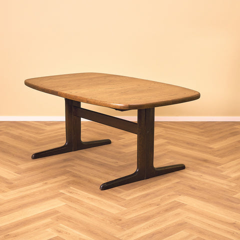Danish oval dining table in oak by Skovby Møbelfabrik