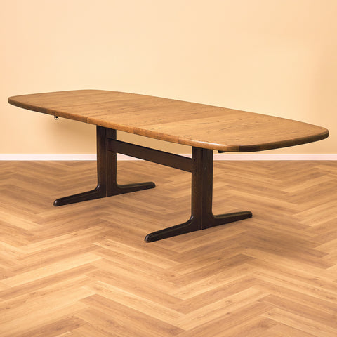 Danish oval dining table in oak by Skovby Møbelfabrik