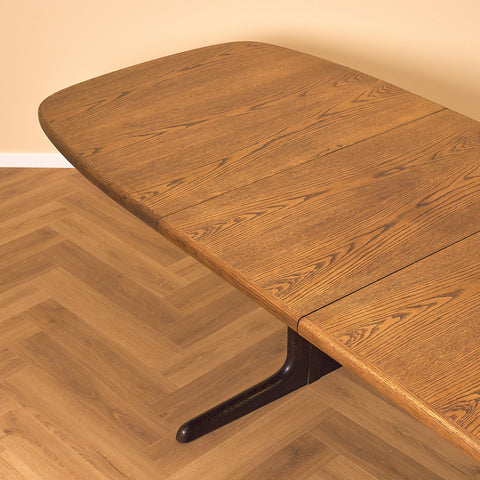 Danish oval dining table in oak by Skovby Møbelfabrik