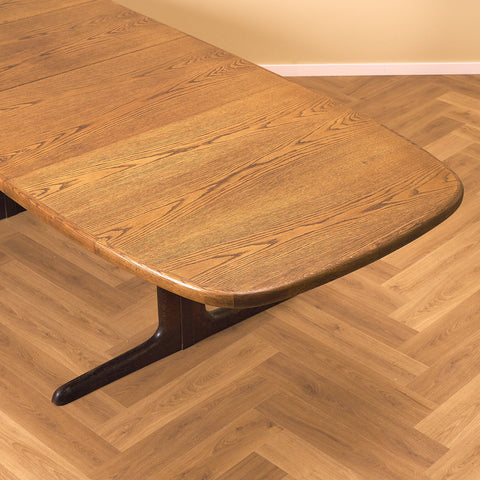 Danish oval dining table in oak by Skovby Møbelfabrik
