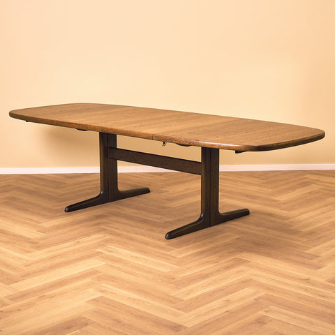 Danish oval dining table in oak by Skovby Møbelfabrik