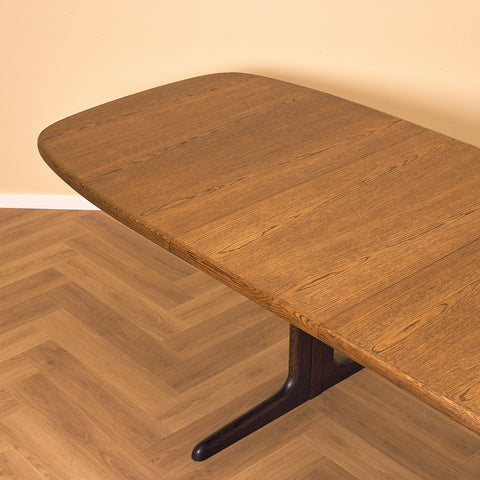 Danish oval dining table in oak by Skovby Møbelfabrik