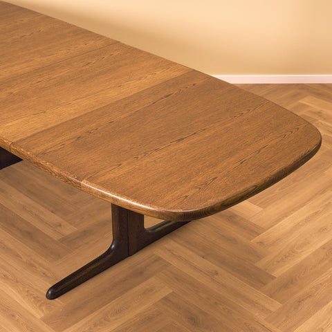 Danish oval dining table in oak by Skovby Møbelfabrik