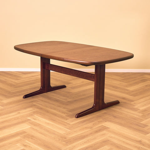 Danish oval dining table in mahogany by Skovby Møbelfabrik