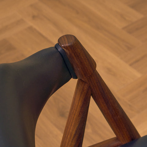 Danish dining chairs in walnut by Duba möbelindustri