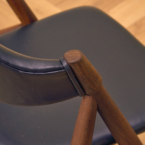 Danish dining chairs in walnut by Duba möbelindustri