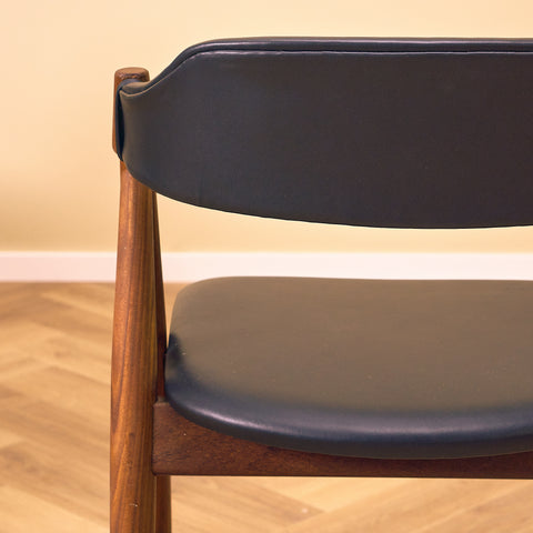 Danish dining chairs in walnut by Duba möbelindustri